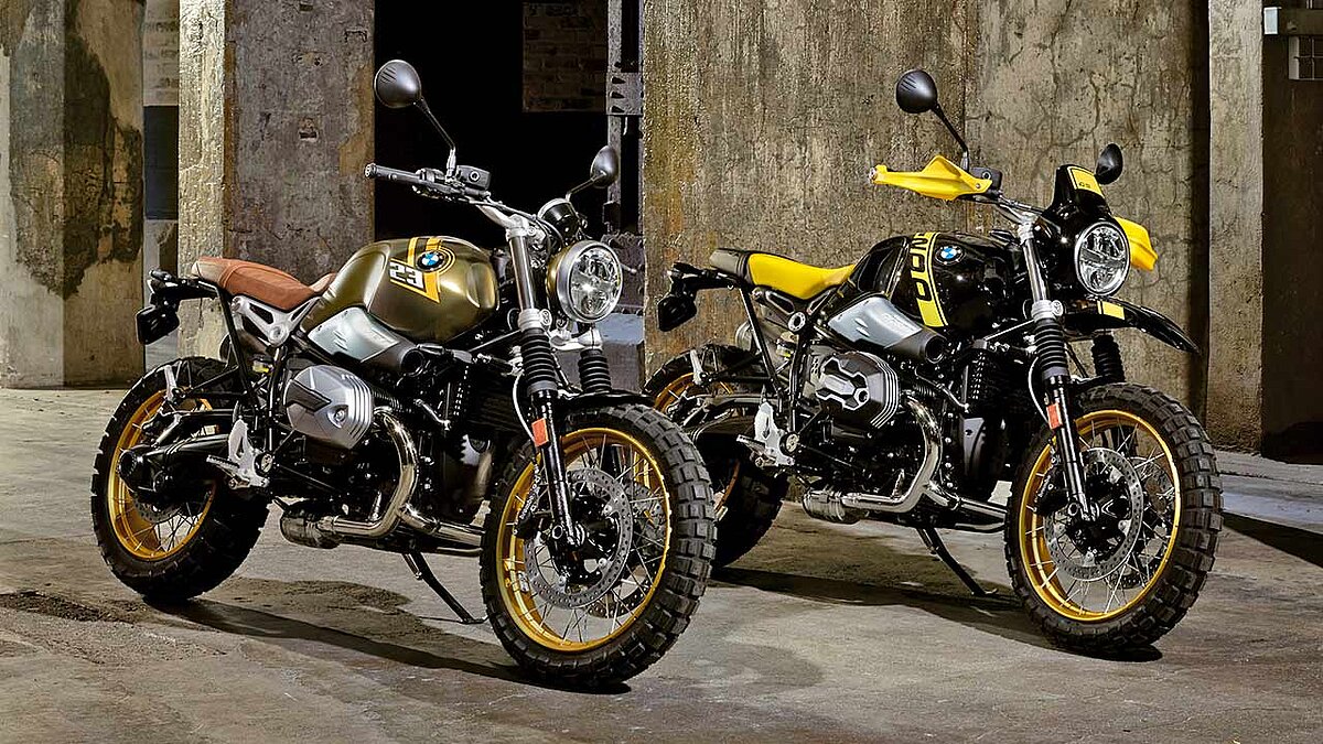 Die R nineT-Serie von BMW, hier mit dem Modellvarianten Scrambler (li.) und Urban G/S, erfuhr für den Übergang ins Euro-5-Zeitalter zahlreiche Modifikationen optischer und technischer Natur.