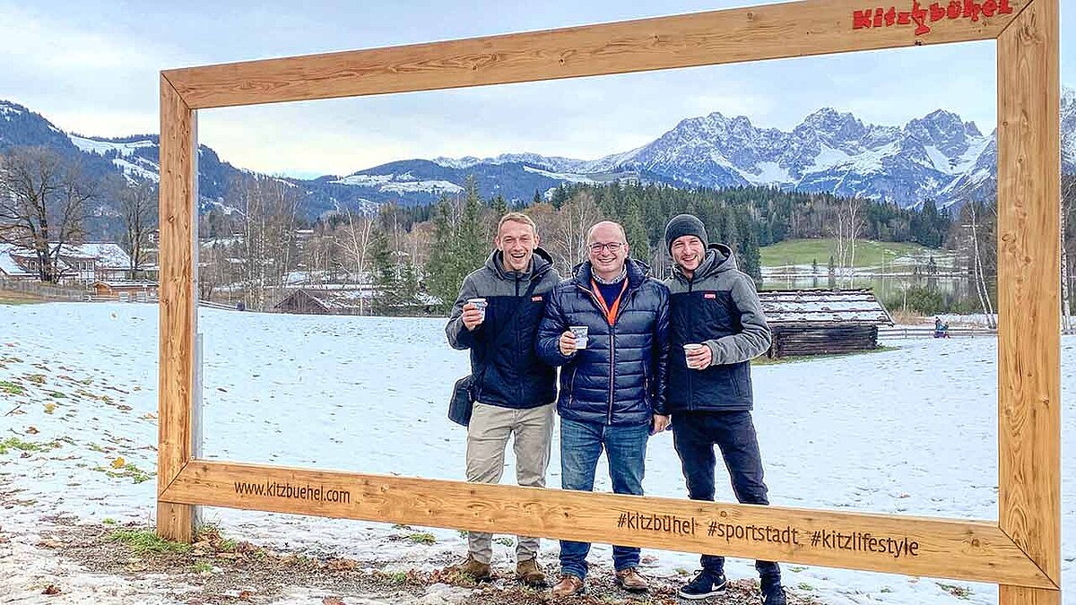 Freute sich über eine gelungene Veranstaltung mit den Fachpartnern: Das Team um KSR-Marketingleiter Alexander Dalinger (M.). 