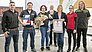 Eingerahmt von ihren Markenvertretern nahmen die Silber-Sieger die Ovationen des Publikums entgegen (v.l.): Philipp Schäck (Triumph), das Geschäftsführer-Ehepaar Daniel Korell und Sabine Hänsle mit Unterstützerin Johanna, Klaus Hüttinger (WoB), Alina Kügler (Total), Katharina Klein (WoB) sowie Thilo Kunze (Kawasaki).