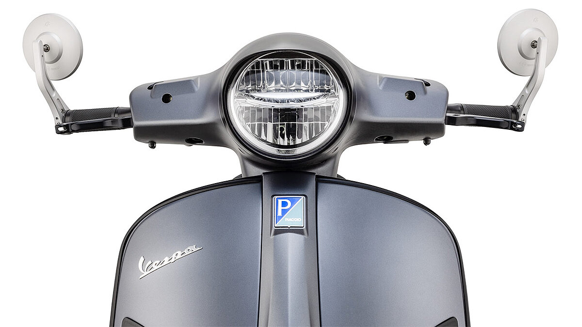 Lenkerendenspiegel sehen schick aus an einer aktuellen Vespa etwa vom Schlage einer GTS.