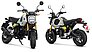 Hondas Zwerg-Motorrad MSX125 heißt künftig Grom – hier in der Farbe „Force Silver Metallic“ mit auffälligen Verkleidungsbefestigungen und einer nach Aufmerksamkeit heischenden Heckfeder in Gelb.
