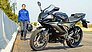 Yamaha R125, Modelljahrgang 2023, in „Tech Black“ – frische Verschalung und neue Lichteinheit an der Front inklusive.