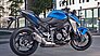 Die GSX-S 950, die eigentlich eine abgespeckte GSX-S 1000 ist, in Metallic-Blau. Sie fährt ab Mitte September in den Leistungsstufen 35 und 70 kW vor.