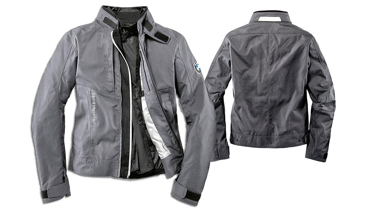 Taugt zum Biken in der Übergangszeit, macht aber auch als Freizeitbegleiter eine gute Figur: Die Textiljacke „Boulder“ von BMW Motorrad.