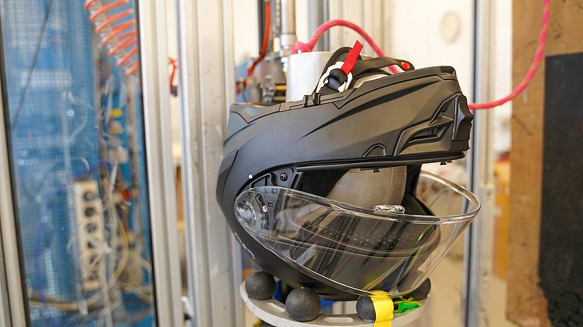 Das Testprocedere hat sich geändert für die Zulassung von Motorradhelmen.