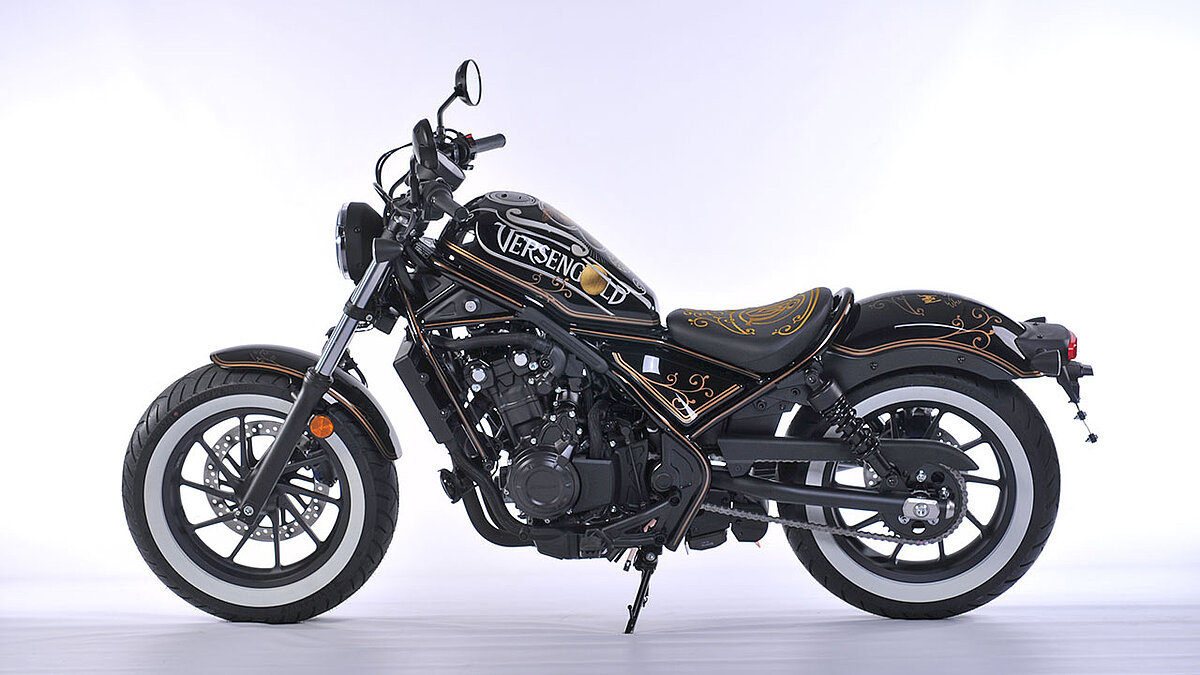 Ein Hingucker in Schwarz-Gold: Das Bike-Projekt „Versengold“ auf Basis einer Honda CMX500 Rebel.