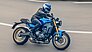 Erhielt eine neue Optik sowie die technischen Überarbeitungen der MT-09: Yamahas Neoklassiker XSR 900 des Modelljahrgangs 2022.