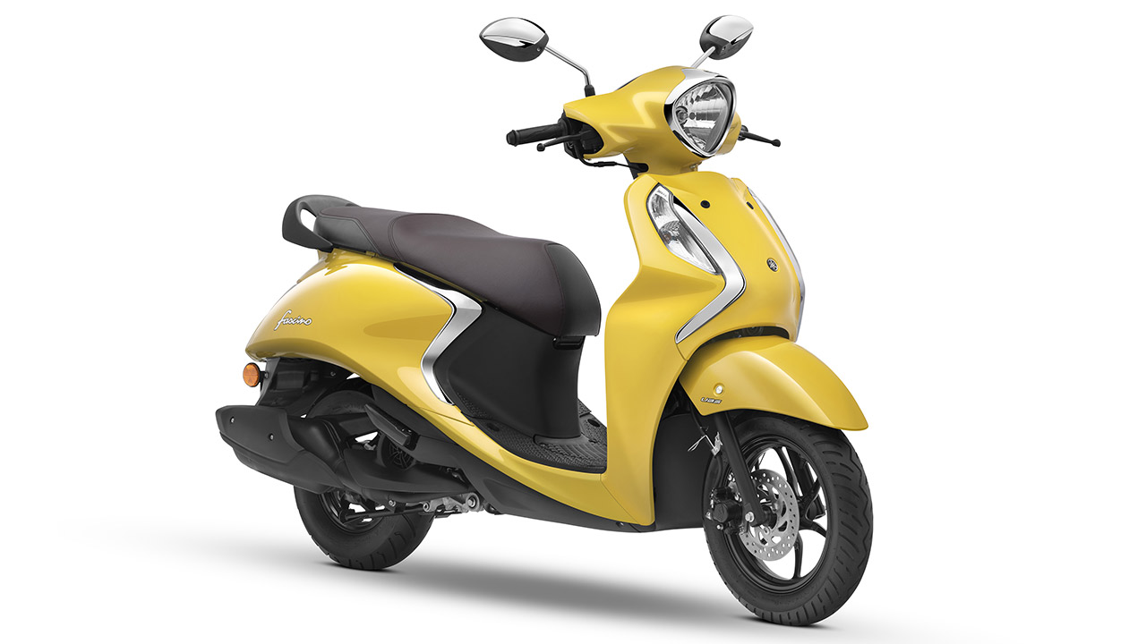 Üppige Karosserieteile und Zierelemente aus Chrom kennzeichnen den Fascino, einen 125er-Roller von Yamaha für den indischen Markt.