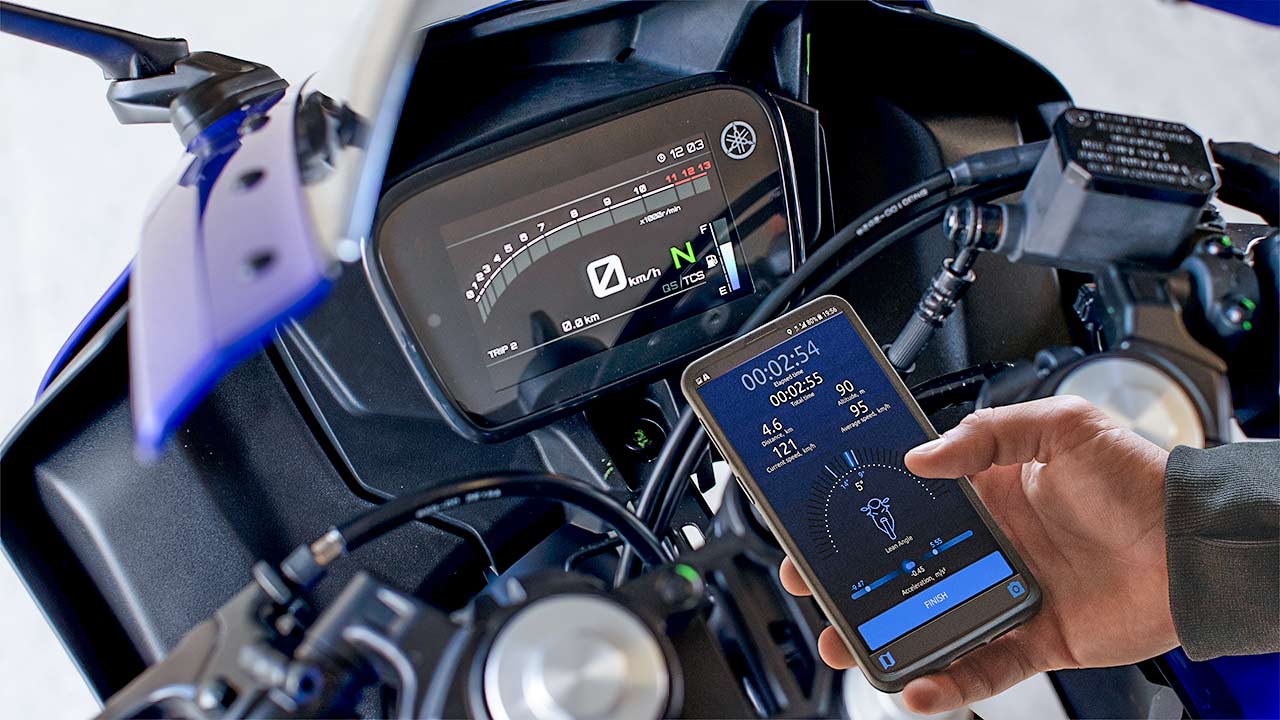 Ins neue 5-Zoll-TFT-Farbdisplay der R125 lässt sich das Fahrer-Smartphone via Bluetooth einbinden.