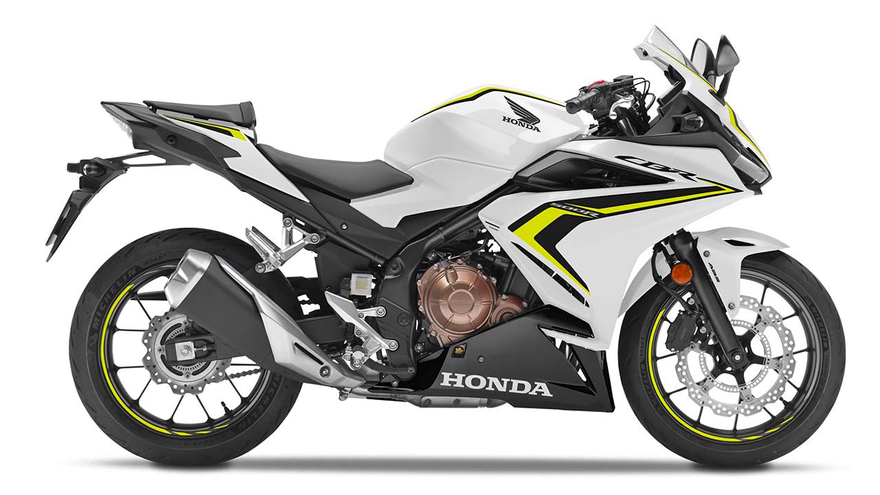 Honda CBR500R anno 2021 in der Farbe „Pearl Metalloid White“.