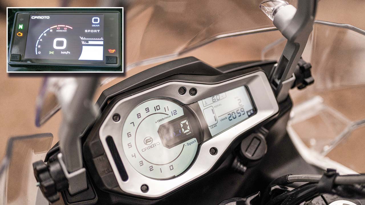 Während bei der MT ein schwarz-weißes Flüssigkeitskristall-Display Infodienst leistet (gr. Foto), ist in der GT ein Smartphone-großer, vierfarbiger LCD-Bildschirm (kl. Foto) für die Datenauslieferung da.