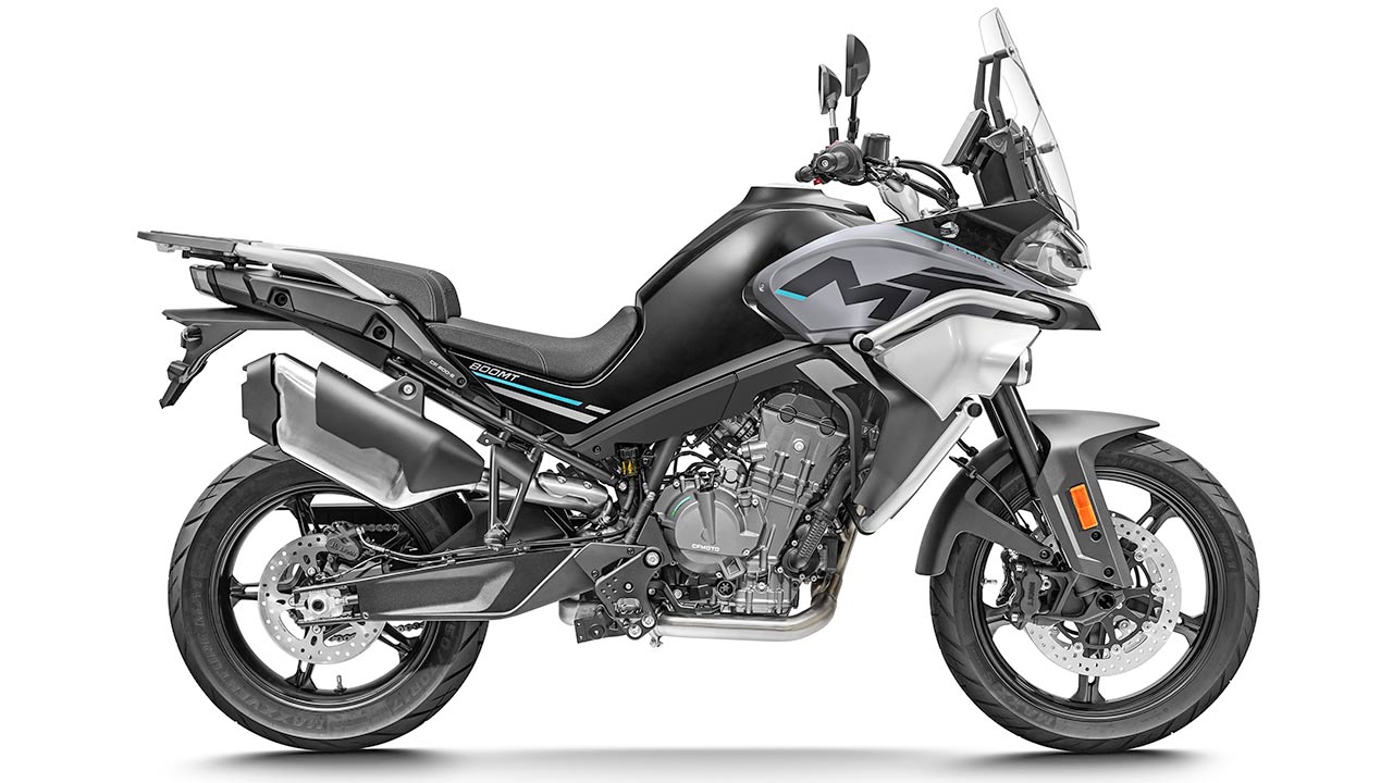 Die 800MT in der Variante Sport rollt hingegen auf Leichtmetallgussrädern in Schwarz („Nebula Black“)...