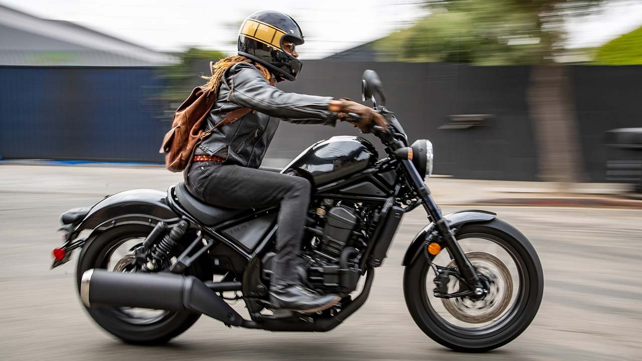 Die CMX1100 Rebel als weitgehend gestrippter Einsitzer.