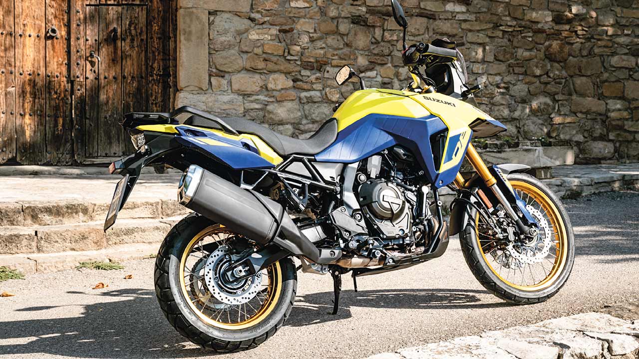 Suzukis brandneue V-Strom 800DE soll laut Hersteller ab Frühsommer 2023 verfügbar sein.