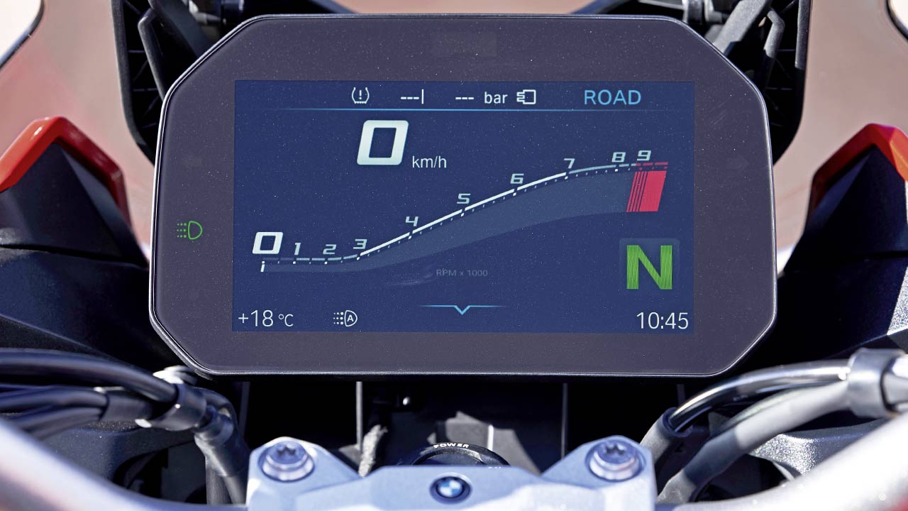 In Sachen Anzeigequalität spielt BMW mit der verbauten Bosch-Ware ohnehin in der  Oberklasse. Inzwischen funktioniert auch die integrierte Navigation via App.