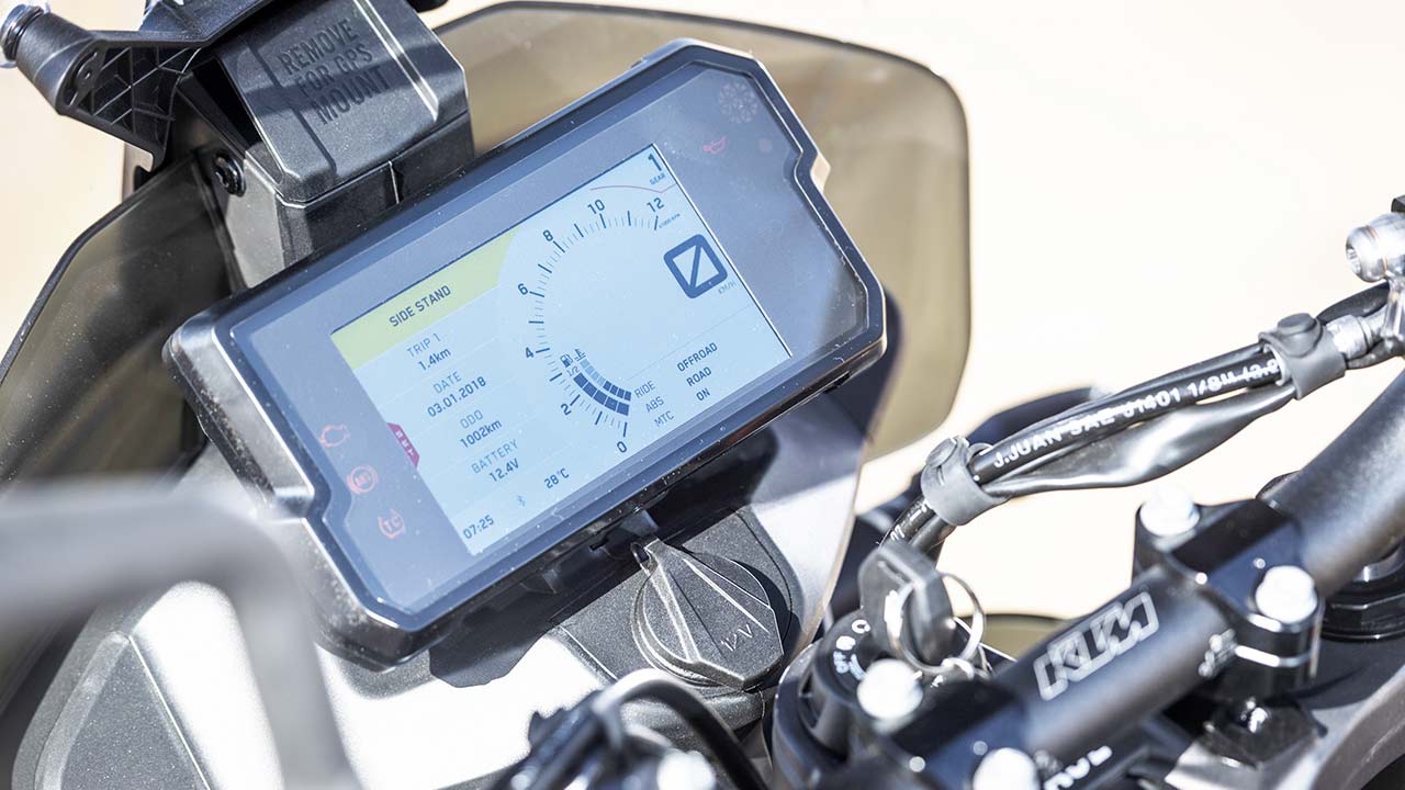 Das LCD-Instrumentarium liefert seine Informationen in guter Darstellung aus.