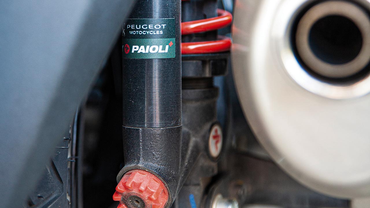 Neue, verstellbare Stoßdämpfer von Paioli zieren das Heck des Metropolis SW.