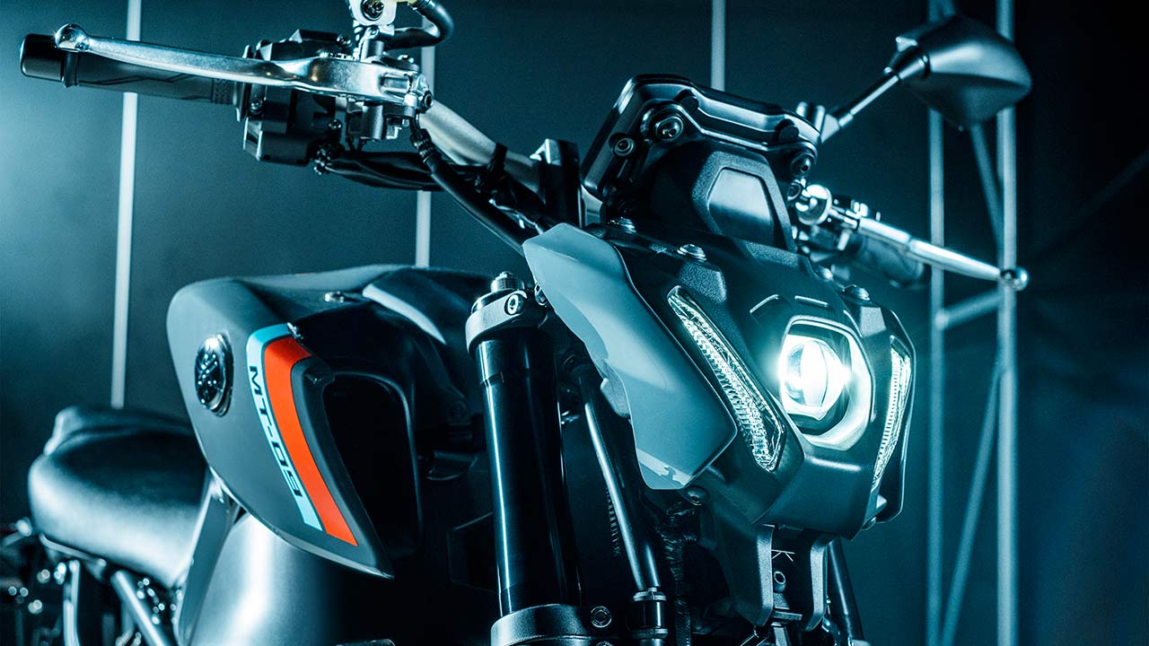 Kompaktes LED-Licht an Front und Heck, dazu ein dem Minimalismus huldigendes Verkleidungswerk. 