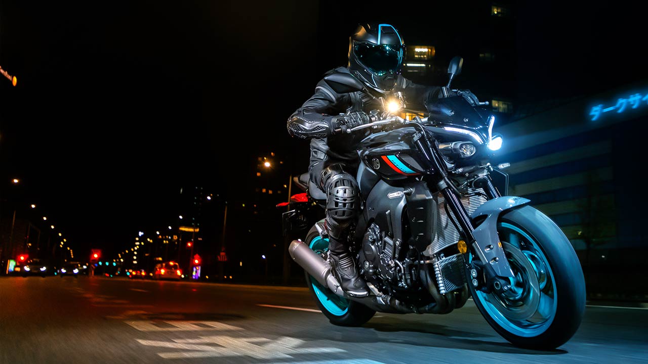 Kommt für 2022 in neuem Gewand und mit einigen technischen Verfeinerungen: Yamahas MT-10.