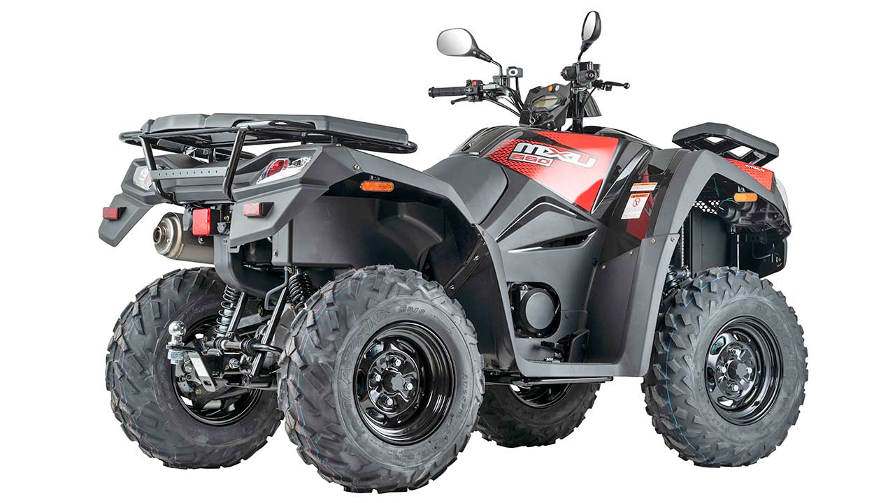 Das MXU 550i ist für zwei Personen zugelassen und bringt Seilwinde und Anhängerkupplung mit.