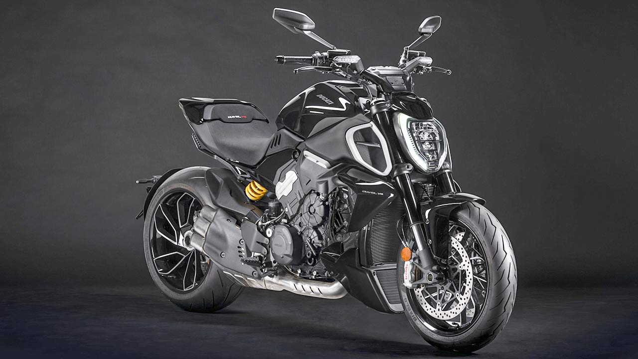 Auch in Schwarz („Thrilling Black“) ist die neue Diavel im Frühjahr 2023 orderbar. Zu einem Preis jenseits der 27.000 Euro.