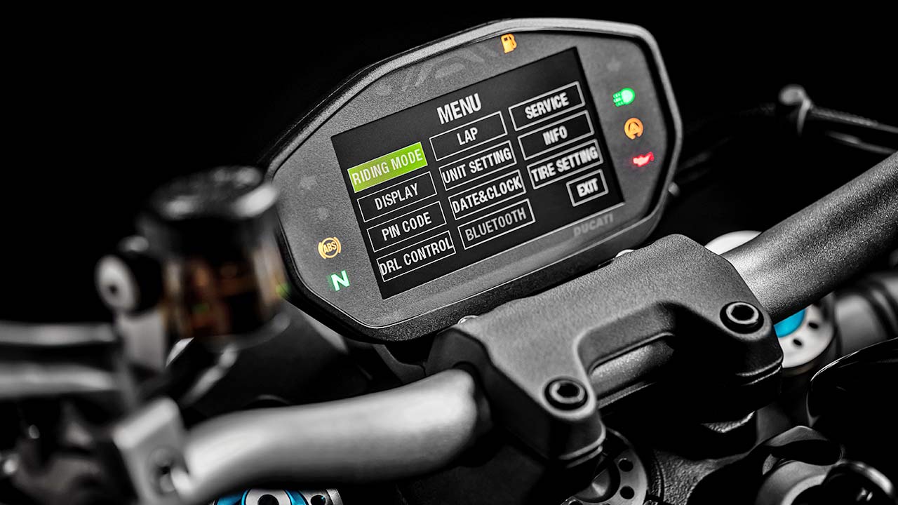 Im Menü des Displays wird ein breitgefächertes elektronisches Potpourri serviert.
