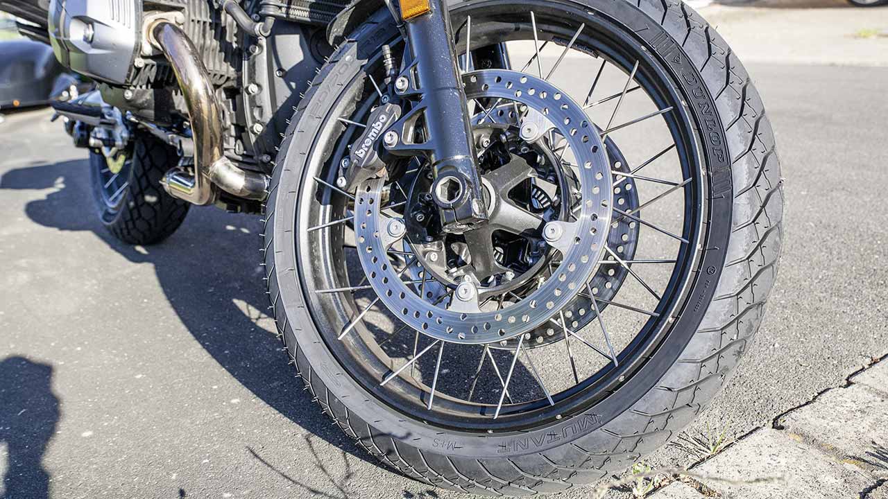 Den „Mutant“ bietet Dunlop vorerst in vier Vorderreifen- und drei Hinterreifengrößen an, die bereits ein breites Absatzspektrum eröffnen. Weitere Größen sollen folgen.