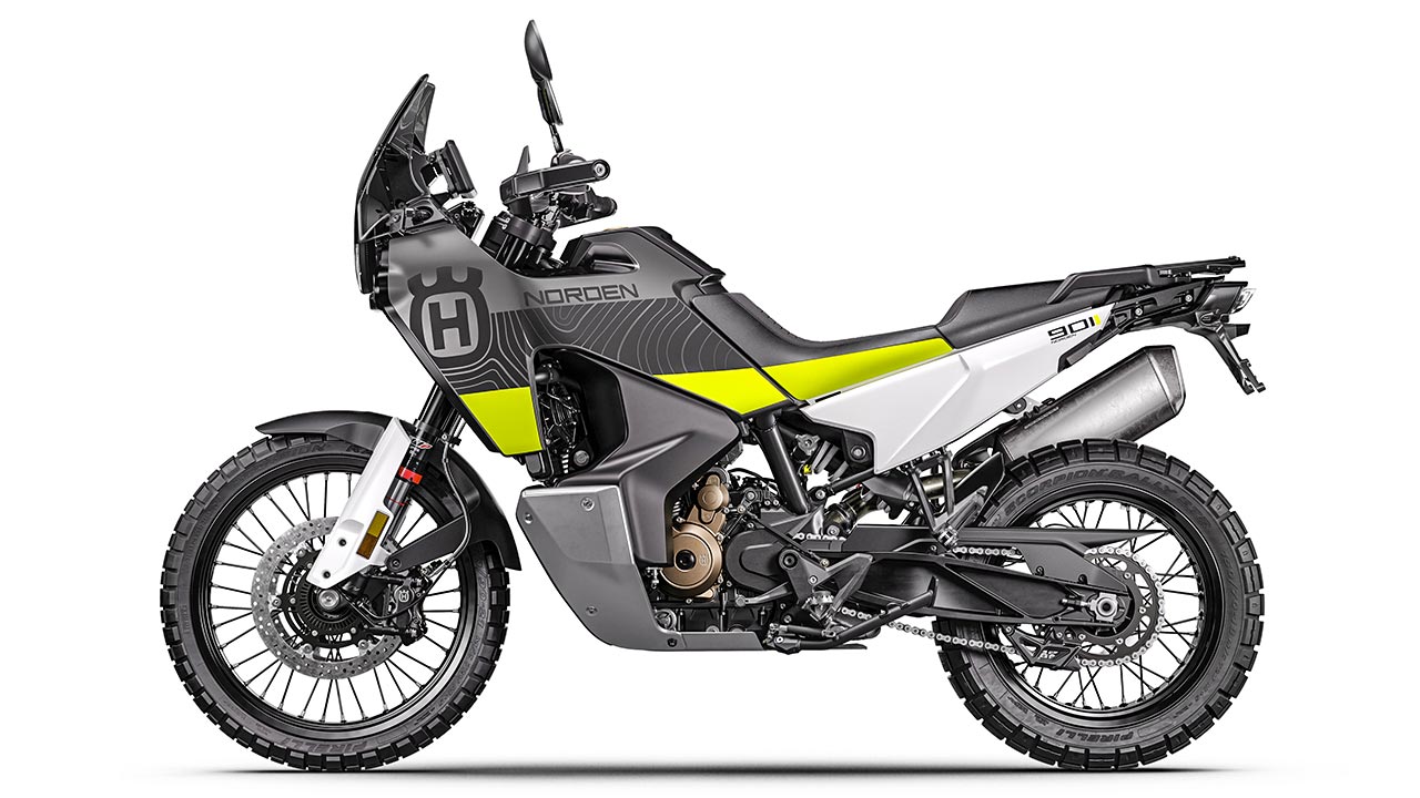 Husqvarna setzt bei der Norden auf klassische Reiseenduro-Attribute: Lange Federwege, 21-Zoll-Rad vorne, 19-Liter-Tank.