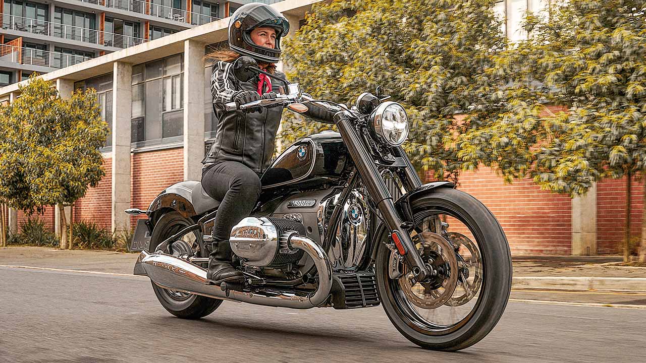 Technisch fein gemacht, optisch ein Brückenschlag in die Motorrad-Frühzeit: Die BMW R 18.