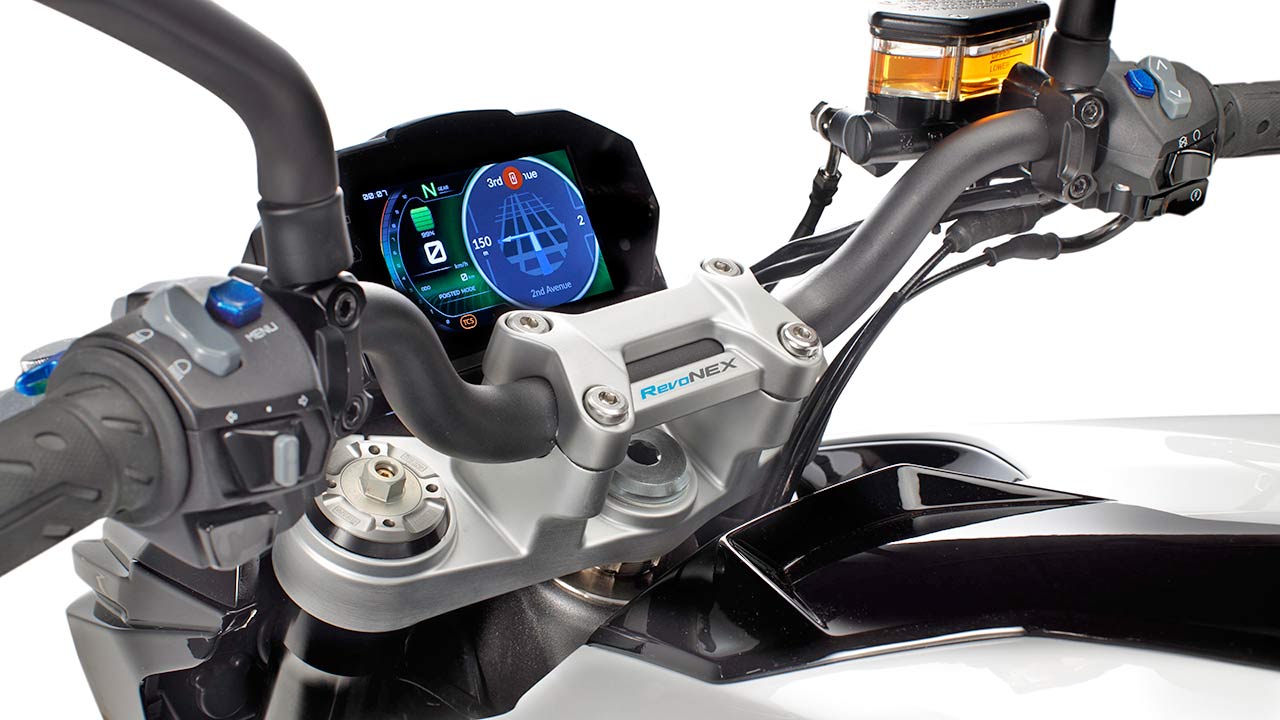 Cockpit und Lenker-Architektur lassen auf High-End-Verarbeitung schließen.