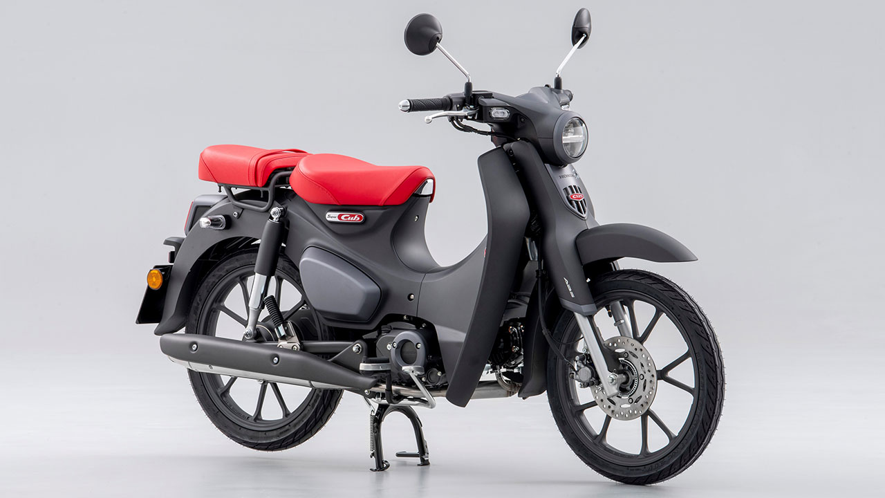 Schickes Mausgrau für ein Jahrhundert-Modell: Honda Super Cub anno 2022.