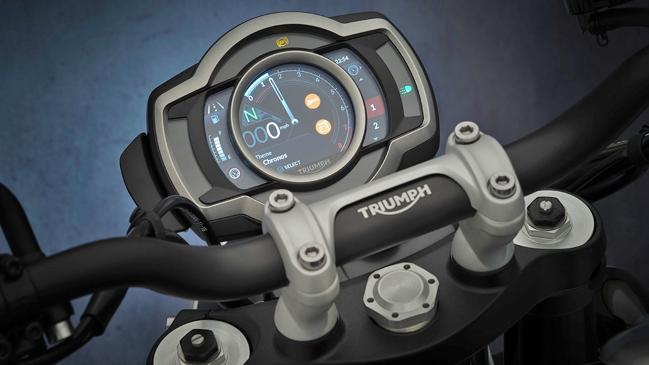 Blick ins digitale Cockpit der Triumph Scrambler.