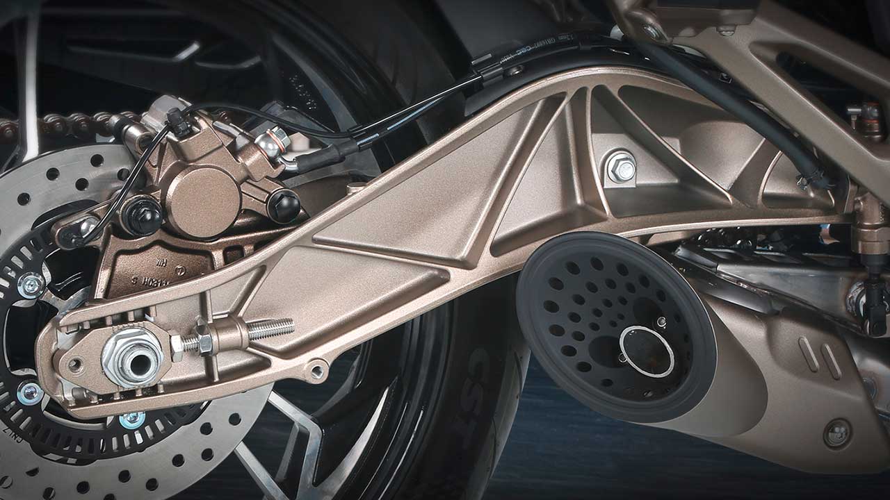 Liebe zum Detail, etwa bei der geschwungenen Fachwerkschwinge, die am Heck der Zontes 125U arbeitet.