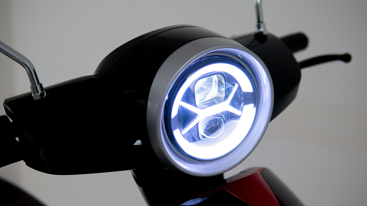 LED-Hauptscheinwerfer am Uranus RS.