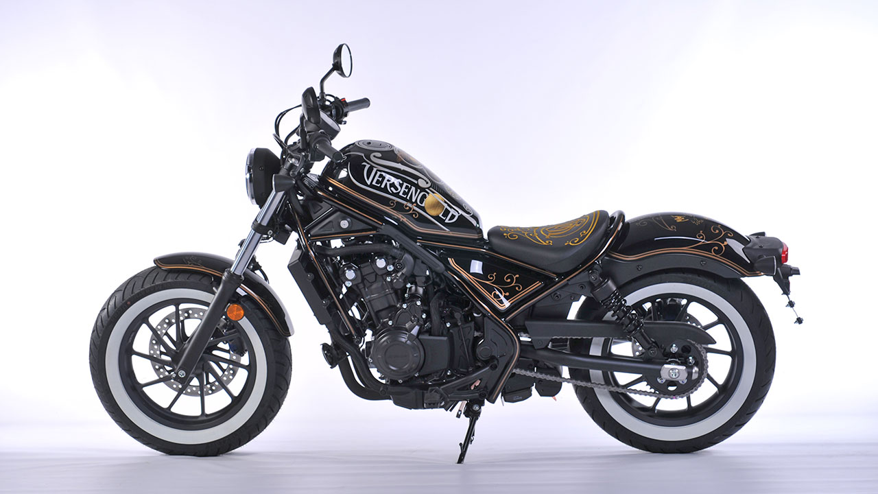 Ein Hingucker in Schwarz-Gold: Das Bike-Projekt „Versengold“ auf Basis einer Honda CMX500 Rebel.