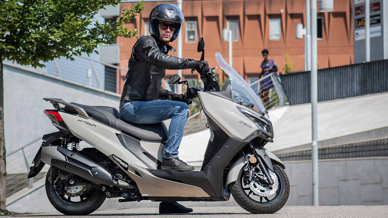 Kymcos neuer X-Town CT 300i ABS, der sich die Optik mit seinem kleinen Bruder X-Town CT 125i CBS teilt.