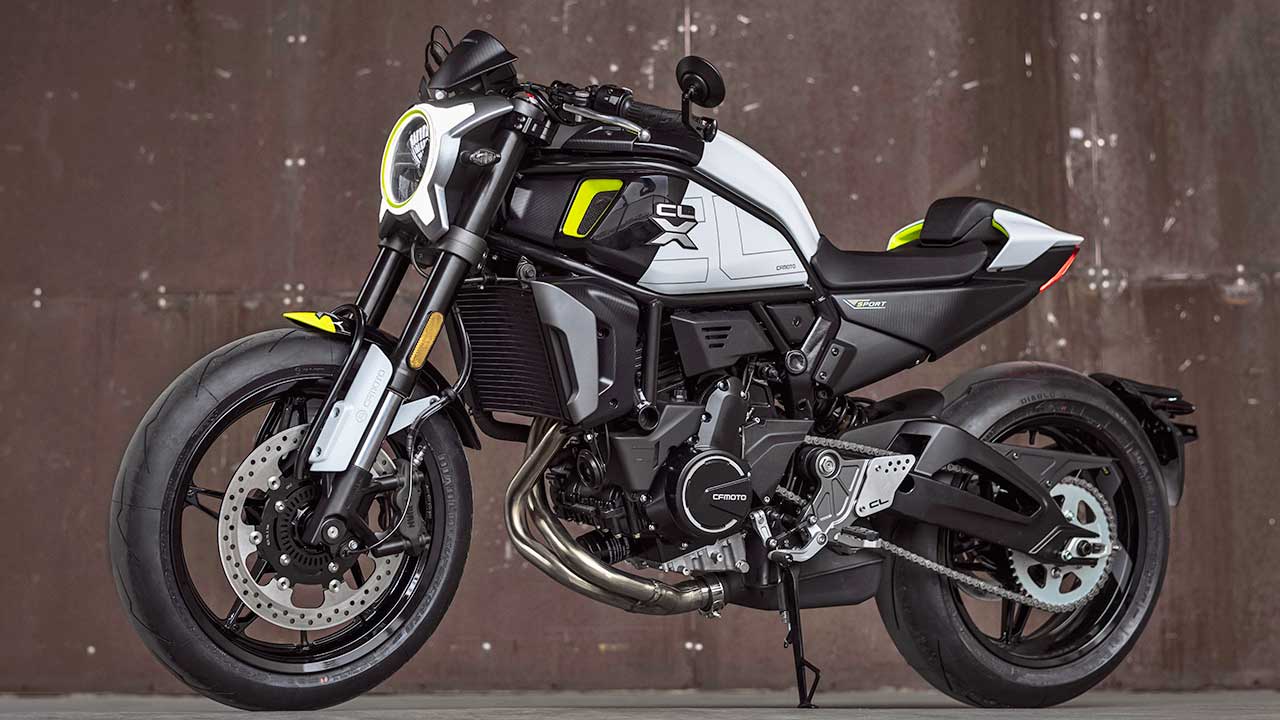Eine kraftvolle Erscheinung: Die 700 CL-X von CFMoto in der Ausprägung Cafe Racer/Streetfighter.