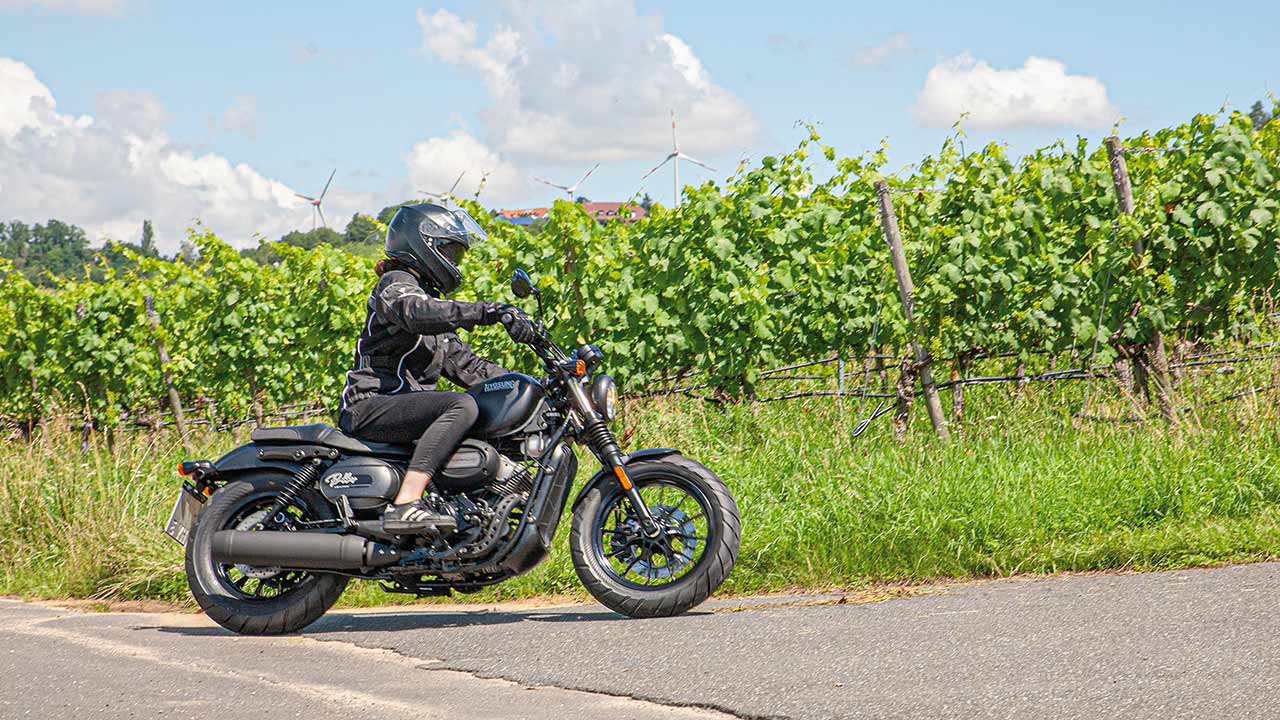 Die Aquila ist ein Bike des Typs: Draufsetzen und wohlfühlen. Unsere Testfahrerin Lina fasste schon nach wenigen Anlaufkilometern Vertrauen, die Fahrdynamik stieg stetig.