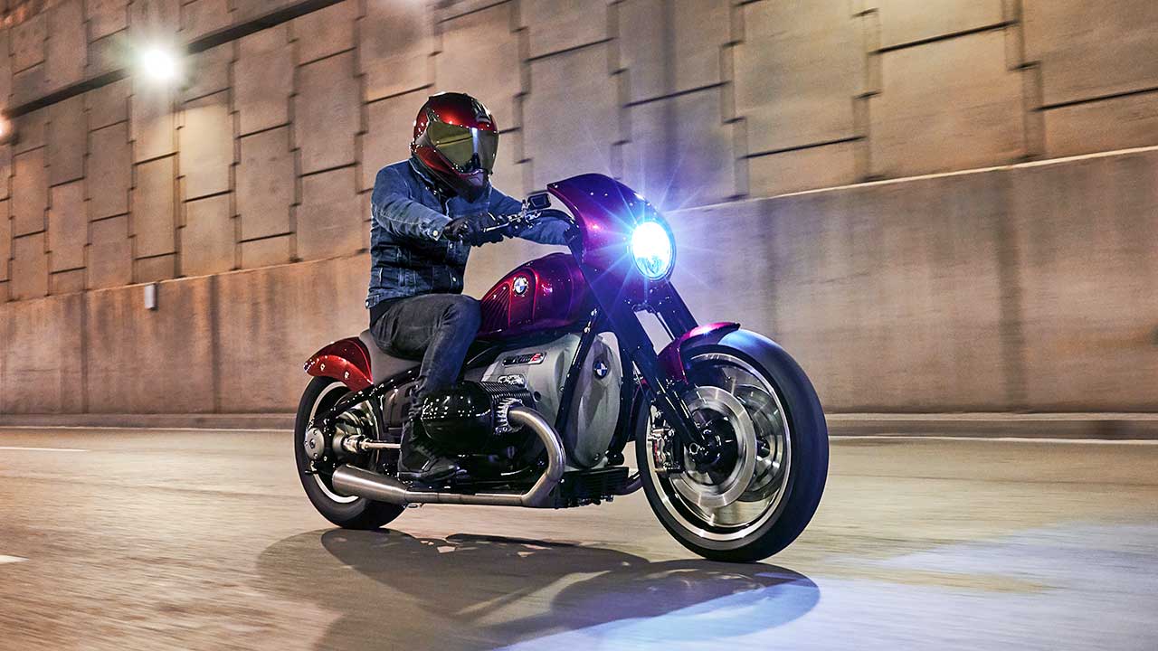 In einem modernen Cruiser vom Schlage der Concept R18/2, die BMW im Herbst enthüllte, soll der mächtige Boxermotor Dienst schieben.