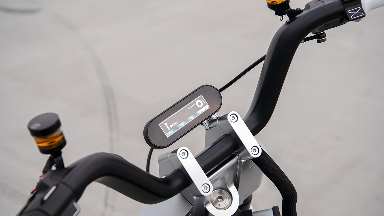 Im Cockpit bleibt BMW ebenfalls minimalistisch.