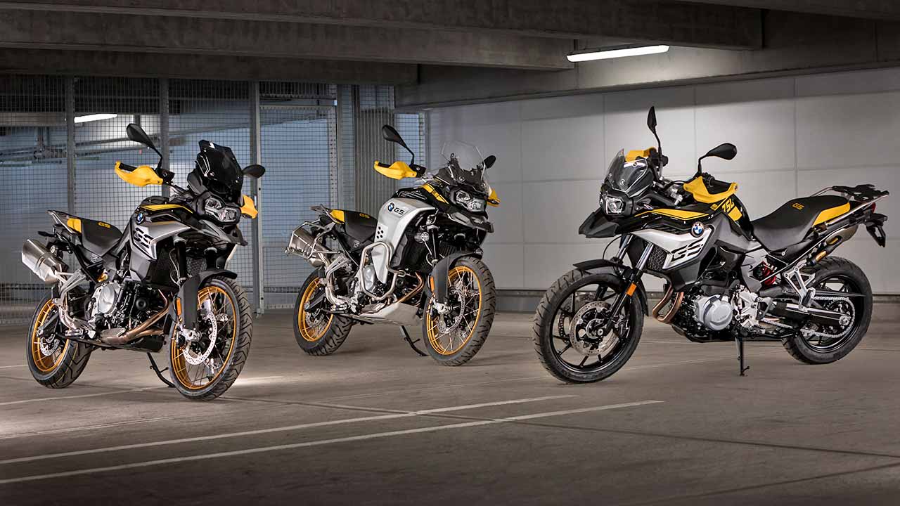 Die Sondermodelle der Reihe „Edition 40 Years GS“ fahren in markantem Schwarz-Gelb vor.