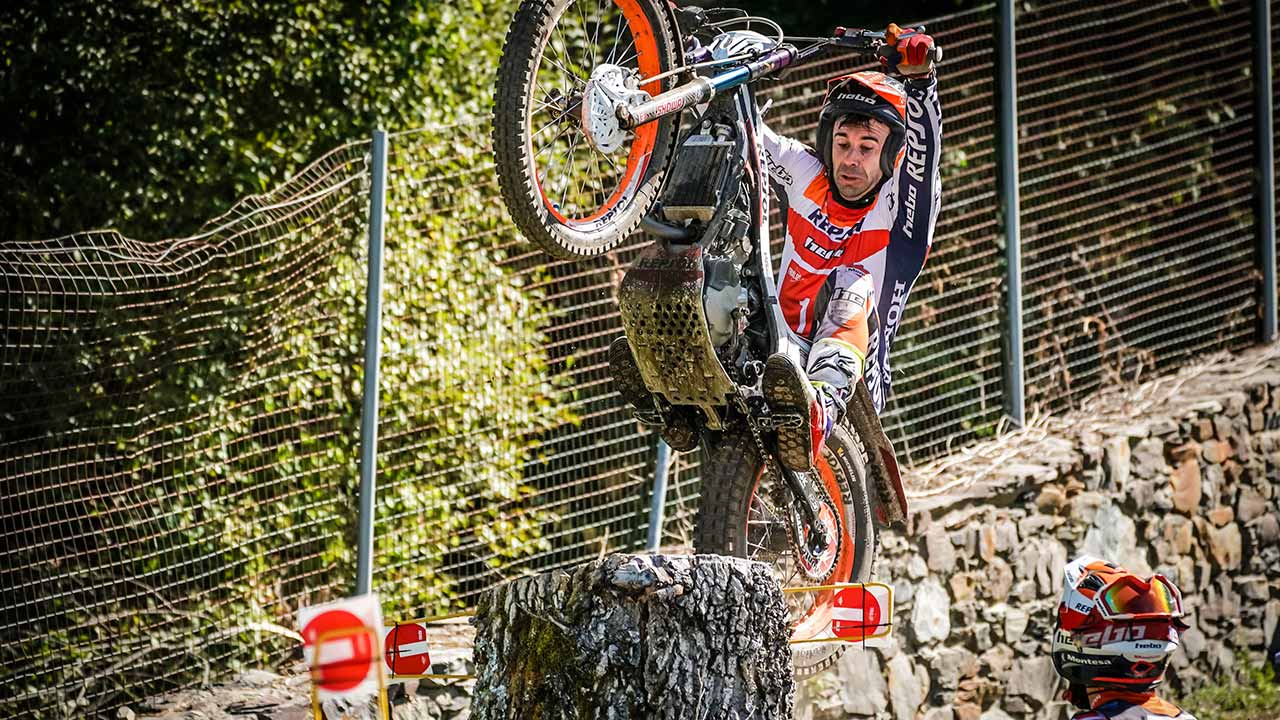 Trial ist ein Extremsport auf zwei Rädern – und Toni Bou beherrscht ihn extrem gut.