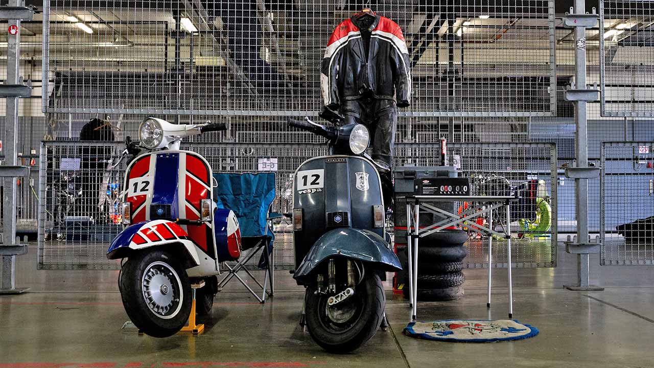 So kompakt wie ein Scooter: Der Boxengassen-Auftritt.