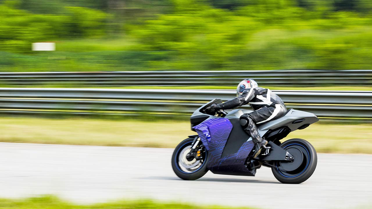Tracktests gehören zum Entwicklungsprogramm der italienischen Visionäre.