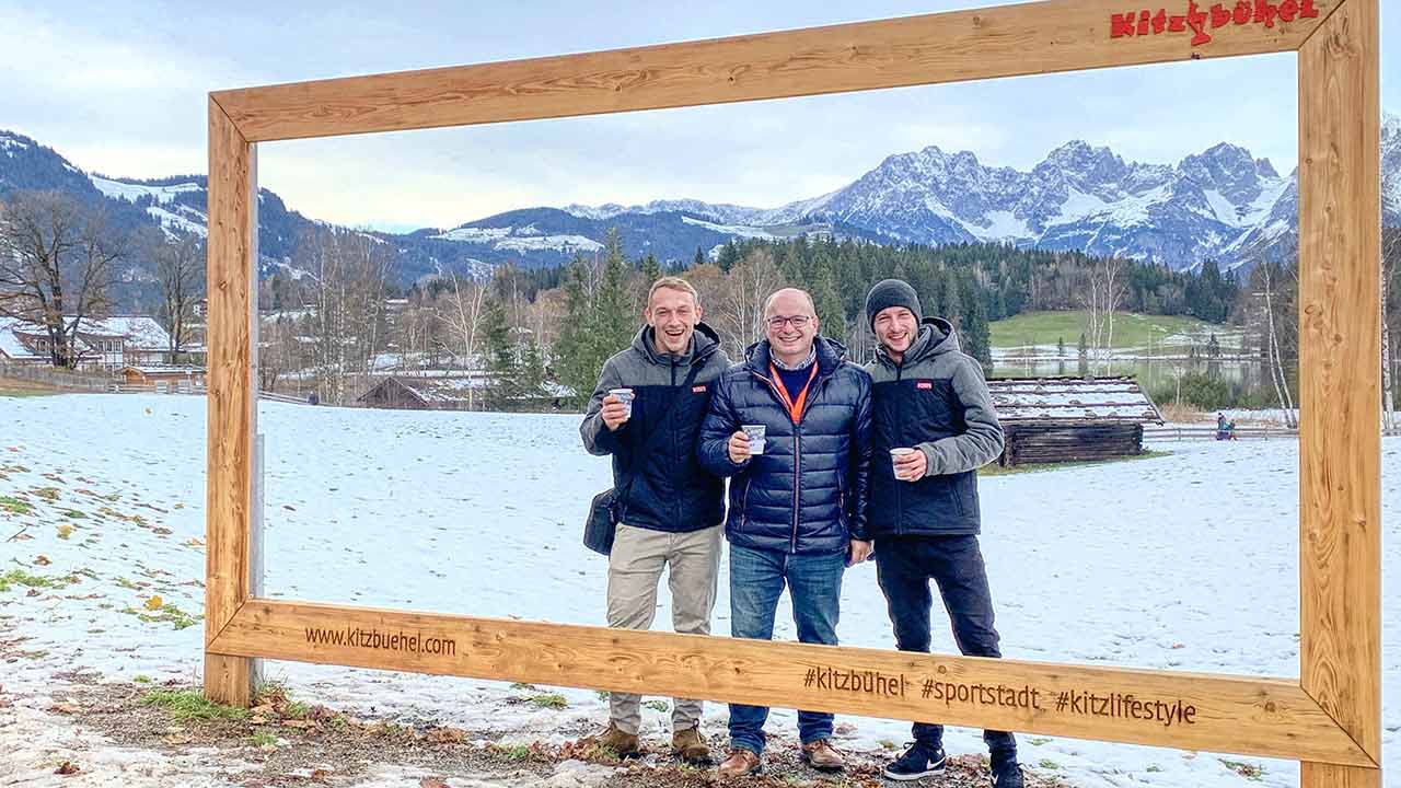 Freute sich über eine gelungene Veranstaltung mit den Fachpartnern: Das Team um KSR-Marketingleiter Alexander Dalinger (M.). 