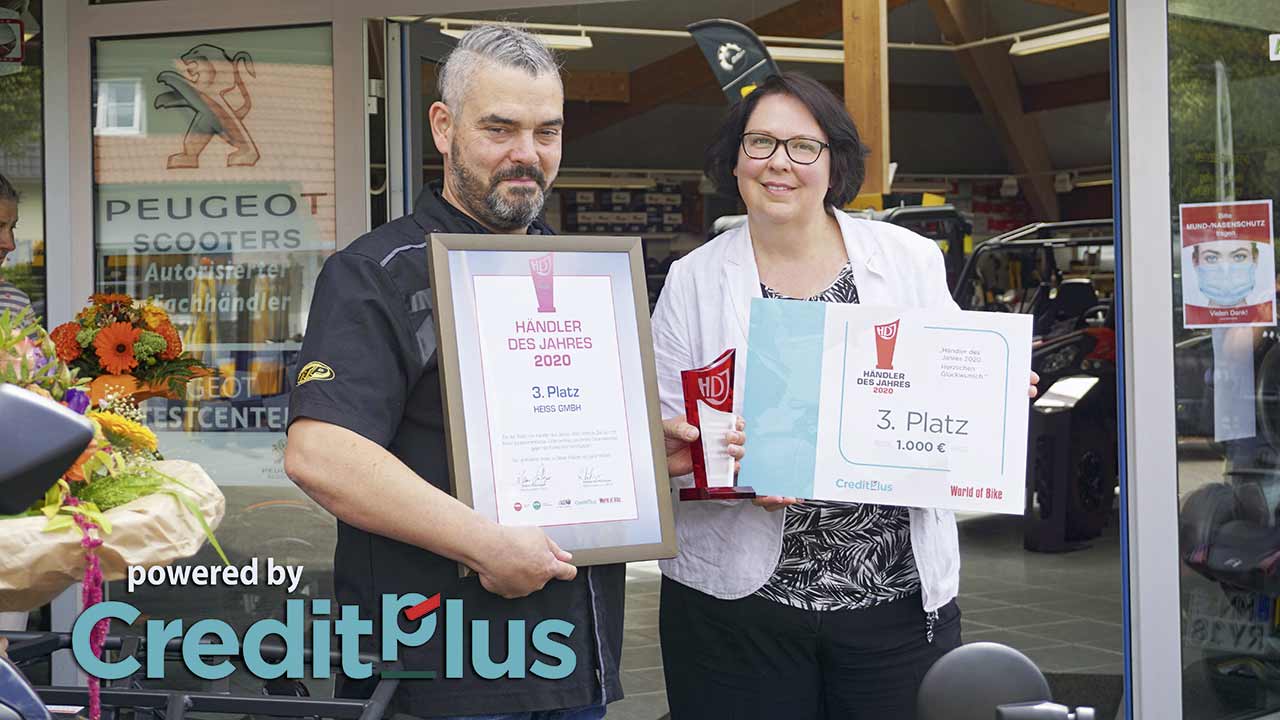 Vom Sponsor des Bronzerangs beim Award „Händler des Jahres“, der Creditplus Bank, gab es einen Siegerscheck über 1.000 Euro. Er wurde Roland Heiss von Simone Fey-Jboury überreicht, der verantwortlichen Gebietsleiterin bei Creditplus.