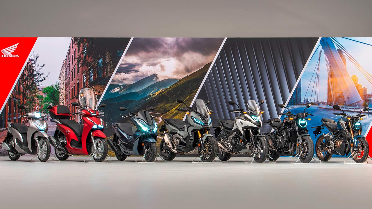 Sieben auf einen Euro-5-Streich bei Honda (v.l.): SH Mode 125, SH350i, PCX125, X-ADV, NC750X, CB1000R, CB125R.