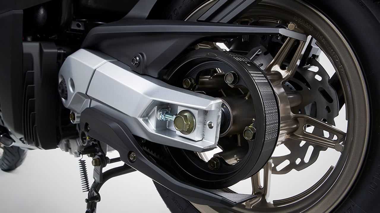 Besonderheit des KRV: Seine motorradähnliche Schwinge samt Zahnriemen-Sekundärtrieb.