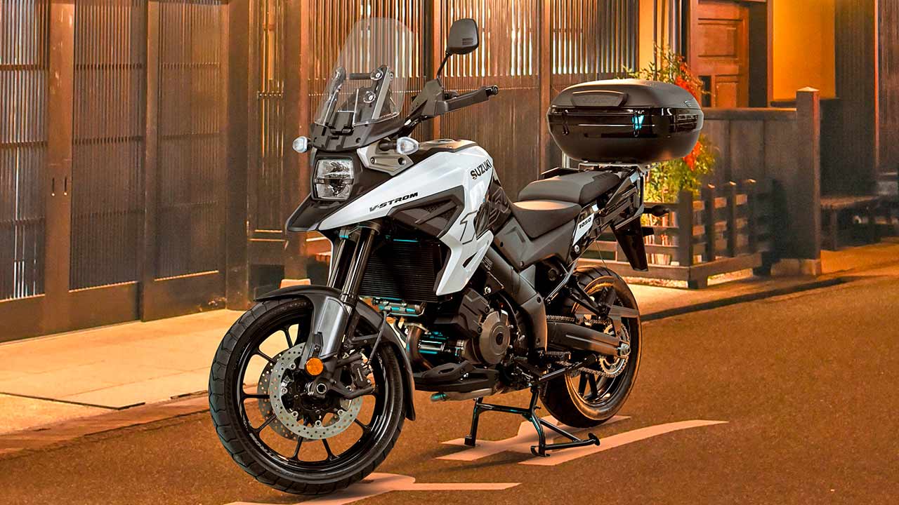 Da man die italienischen Pendler mit dem eigenen, arg angegrauten Rollersortiment, schon lange nicht mehr abholt, versucht man es bei Suzuki jetzt mit einem Motorrad-Ableger.