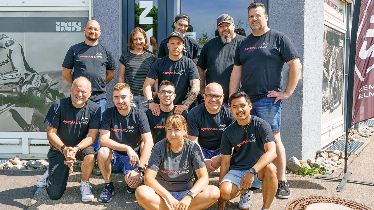 Geballte Ausrüster-Kompetenz: Das Siegerteam der Motorradland GmbH in Meckenbeuren.